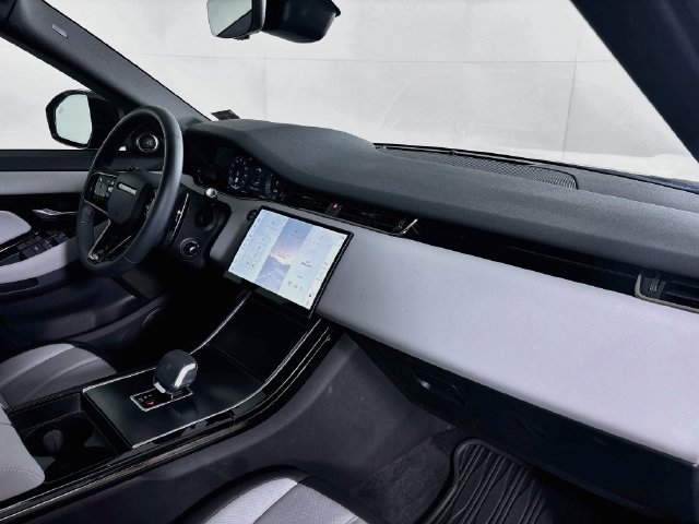 Used 2026 Land Rover Range Rover Evoque Dynamic SE AWD/4WD image 29