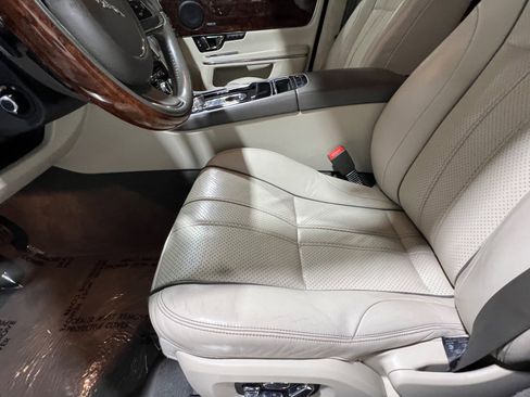 Used 2015 Jaguar XJ L Portfolio RWD image 22
