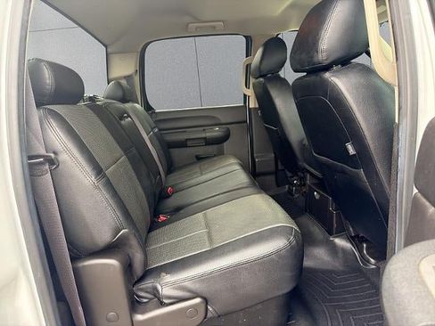 Used 2014 GMC Sierra 2500 SLE w/ SLE Preferred Package AWD/4WD image 17