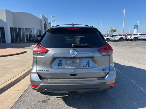 Used 2018 Nissan Rogue SV w/ Premium Package image 6