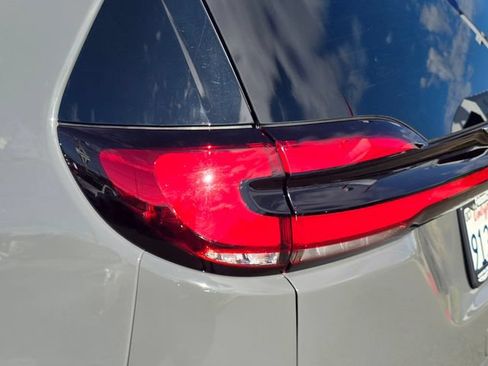 Certified 2025 Chrysler Pacifica Select AWD/4WD image 28