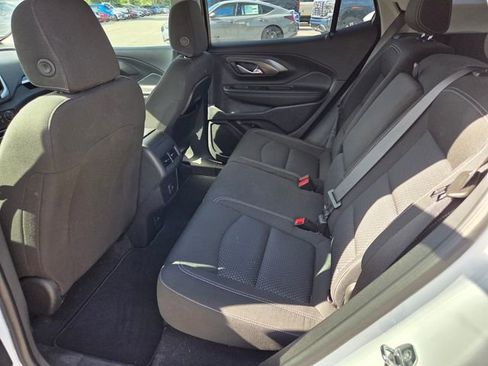 Used 2022 GMC Terrain SLE w/ Driver Convenience Package FWD image 9
