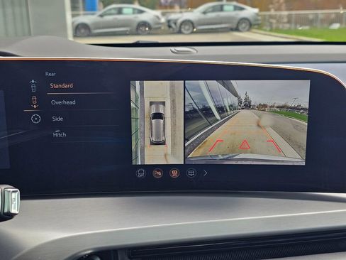 Used 2026 Cadillac Vistiq Premium Luxury image 32