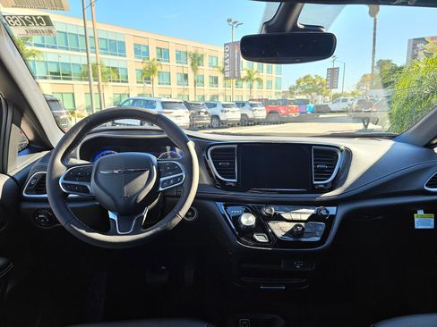 New 2026 Chrysler Pacifica Select image 28