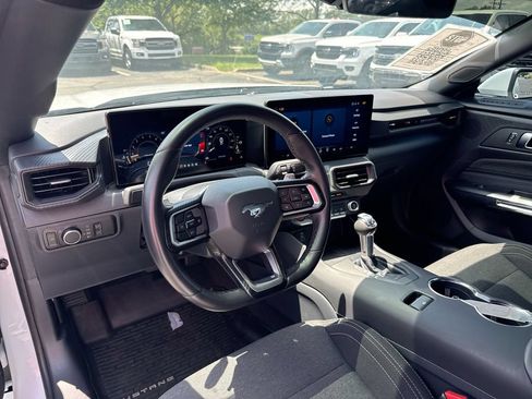 Used 2025 Ford Mustang GT RWD image 10