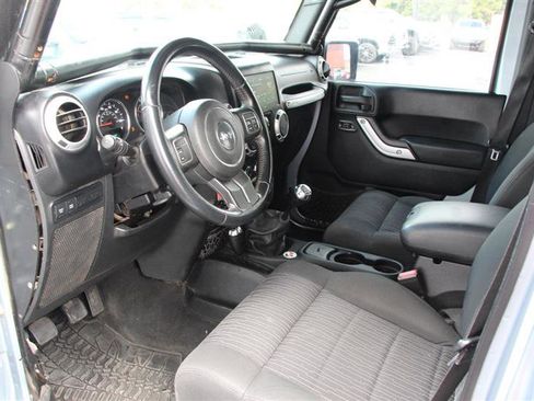 Used 2012 Jeep Wrangler Unlimited Rubicon w/ Dual Top Group AWD/4WD image 11