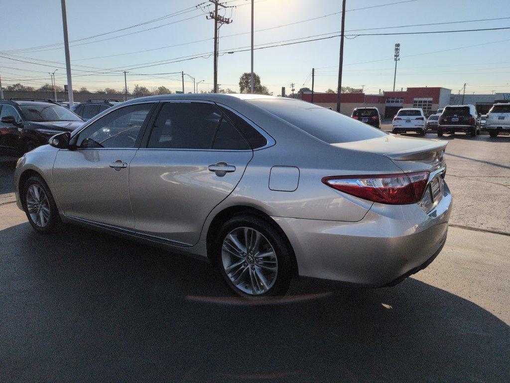 Used 2017 Toyota Camry SE FWD image 3