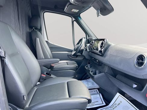 Used 2024 Mercedes-Benz Sprinter 2500 image 28