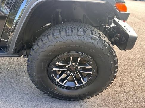 Used 2025 Jeep Wrangler Unlimited Rubicon AWD/4WD image 15