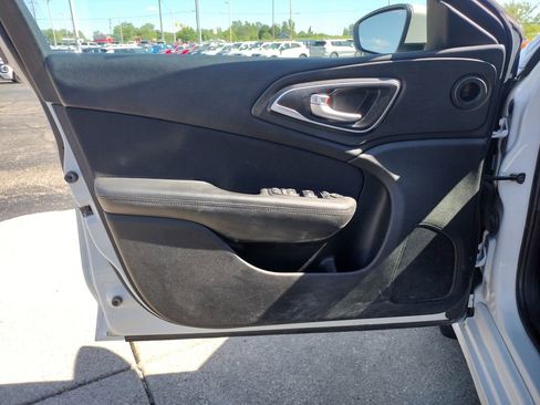 Used 2016 Chrysler 200 LX FWD image 9
