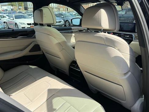 Used 2019 BMW M550i xDrive image 14