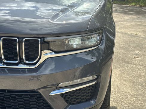 Used 2022 Jeep Grand Cherokee Limited AWD/4WD image 9