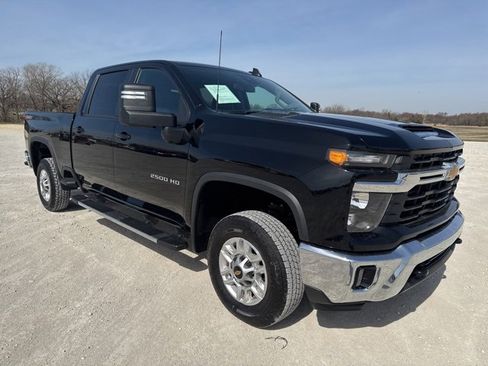 Used 2025 Chevrolet Silverado 2500 LT w/ Convenience Package image 8