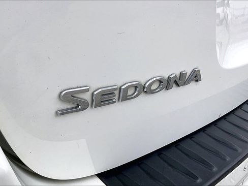 Used 2017 Kia Sedona LX w/ LX Essentials Premium Package FWD image 21