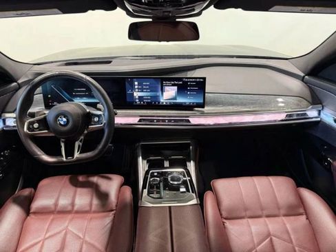Used 2025 BMW 760i xDrive w/ Executive Package AWD/4WD image 15
