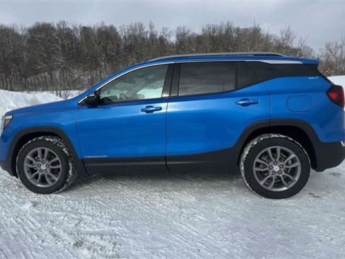 Used 2024 GMC Terrain SLT image 5