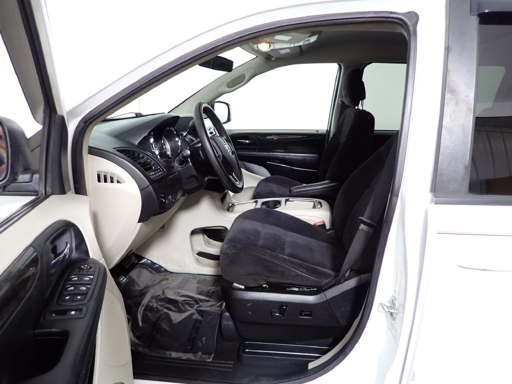 Used 2015 Dodge Grand Caravan SXT FWD image 19