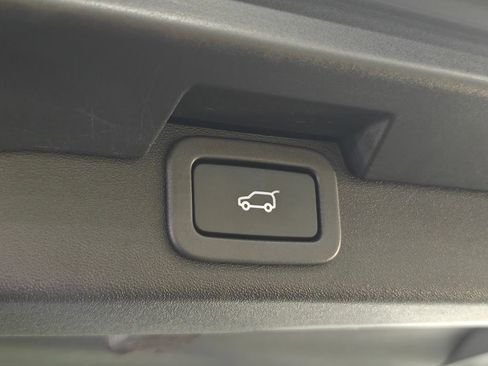 Used 2020 Land Rover Discovery HSE Luxury image 44