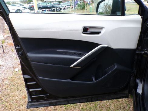 Used 2022 Toyota Corolla Cross L FWD image 32