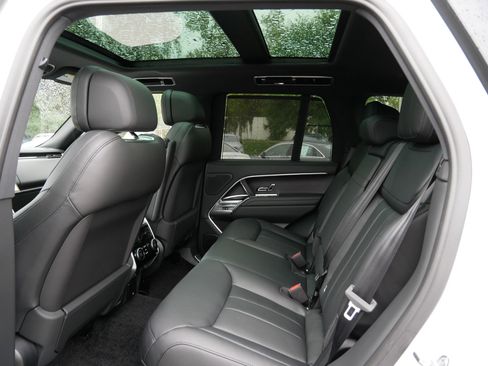 New 2025 Land Rover Range Rover SE image 4