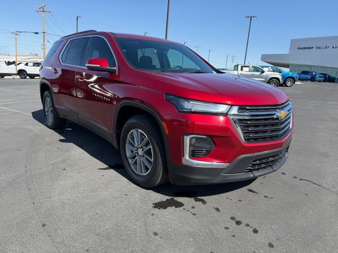 Used 2023 Chevrolet Traverse LT FWD image 1