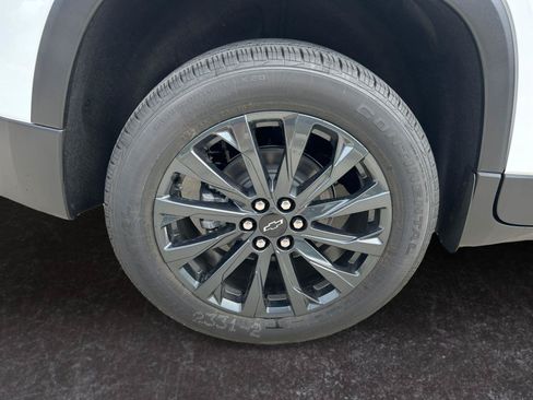 Used 2023 Chevrolet Traverse RS AWD/4WD image 28