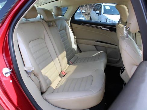 Used 2014 Ford Fusion SE w/ Equipment Group 202A image 29