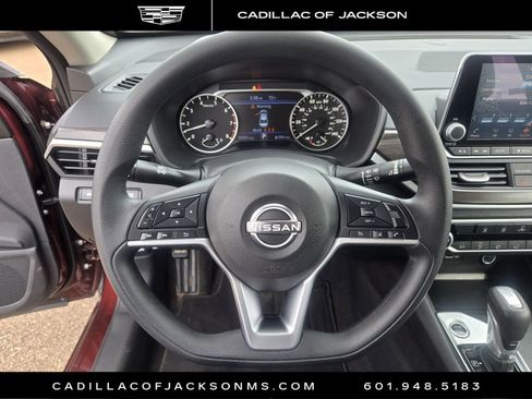 Used 2025 Nissan Altima 2.5 SV image 16