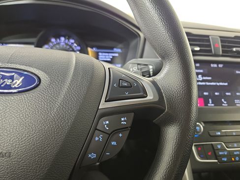 Used 2018 Ford Fusion SE w/ Fusion SE Technology Package FWD image 15