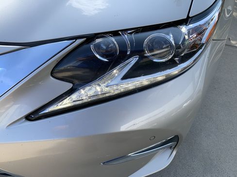 Used 2018 Lexus ES 350 w/ Luxury Package w/Wood Trim FWD image 6