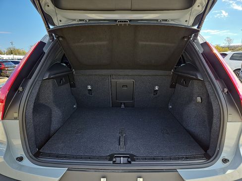 Used 2025 Volvo XC40 B5 Ultra w/ Climate Package image 30