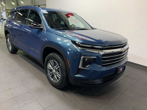 New 2026 Chevrolet Traverse LT w/ Driver Confidence Package AWD/4WD image 2