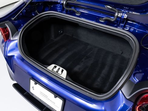 Used 2021 Ferrari 812 GTS image 17