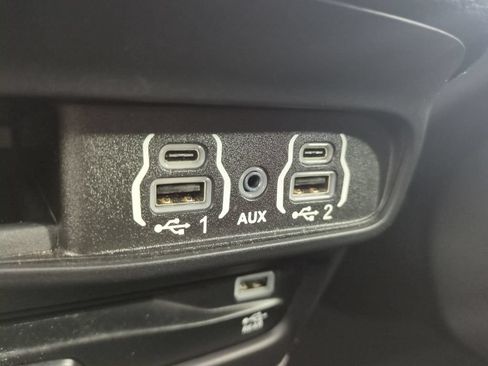 Used 2021 Chrysler Pacifica Touring-L w/ Uconnect Theater Family Group FWD image 28