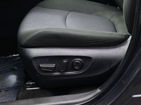 Used 2025 Toyota RAV4 XLE AWD/4WD image 11