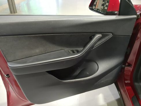 Used 2022 Tesla Model Y Long Range AWD/4WD image 12