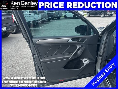 Used 2024 Volkswagen Tiguan SE R-Line AWD/4WD image 12