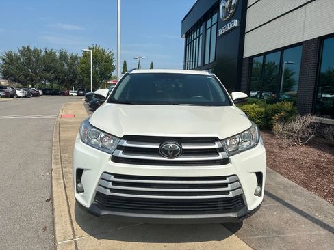 Used 2019 Toyota Highlander XLE AWD/4WD image 9