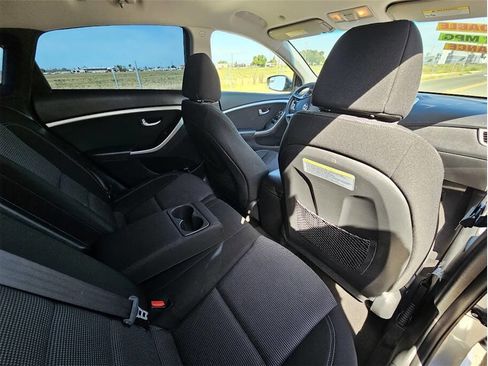 Used 2016 Hyundai Elantra GT FWD image 17
