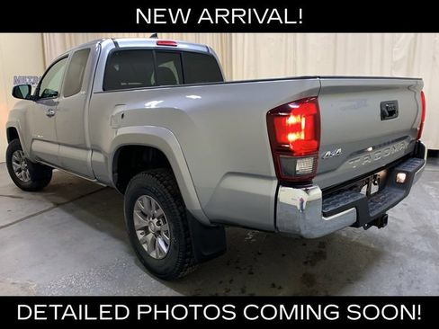Used 2019 Toyota Tacoma SR5 AWD/4WD image 5