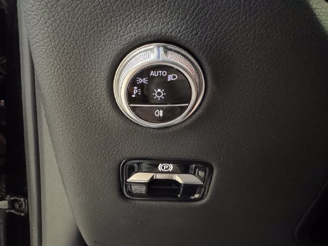 Used 2026 Mercedes-Benz GLC 300 4MATIC image 10