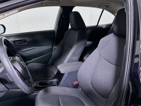 Used 2022 Toyota Corolla LE image 11