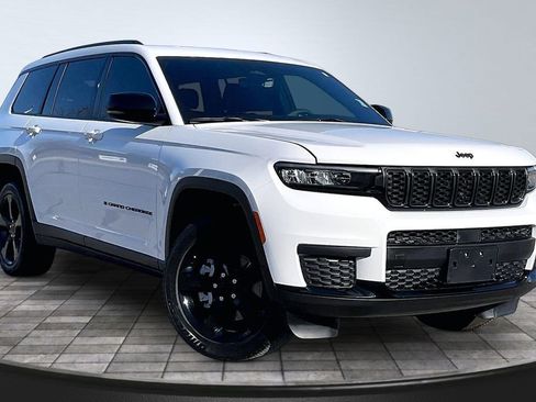 Used 2025 Jeep Grand Cherokee L Altitude image 12