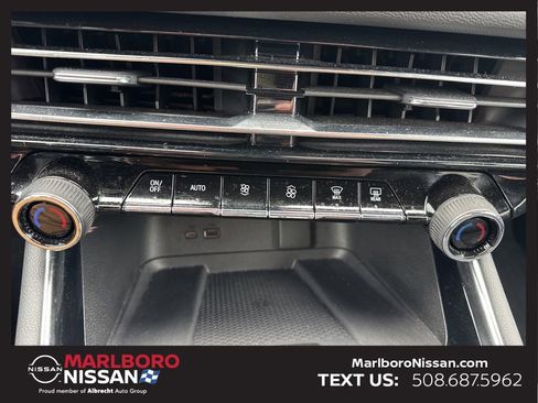 Used 2024 Chevrolet Traverse RS image 29