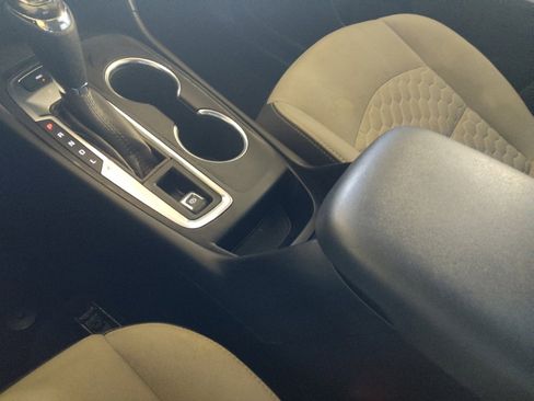 Used 2021 Chevrolet Equinox LT w/ Driver Convenience Package image 26