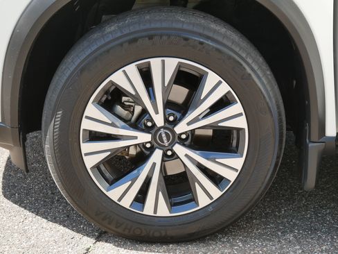 Certified 2023 Nissan Rogue SV w/ SV Premium B Package AWD/4WD image 15