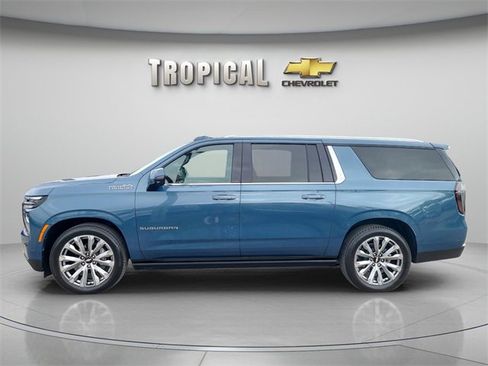 Used 2025 Chevrolet Suburban High Country image 2
