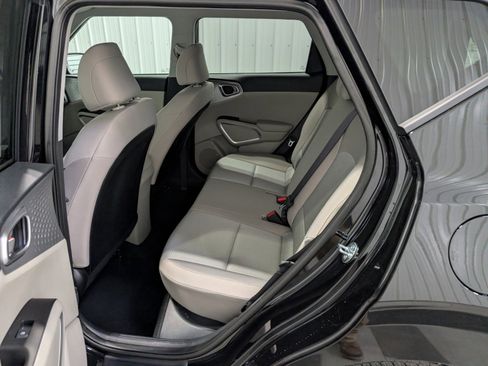 Used 2025 Kia Soul LX w/ LX Technology Package image 9