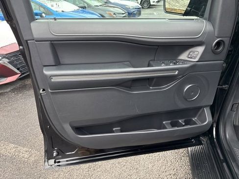 Used 2024 Ford Expedition XLT image 17