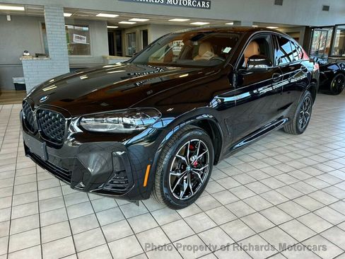 Used 2025 BMW X4 xDrive30i image 2